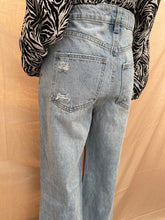 Load image into Gallery viewer, Levi Dad Jeans
